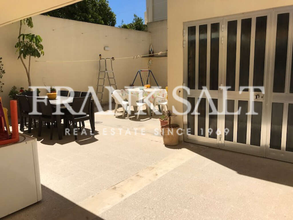 Rabat, 3 Bedrooms Bedrooms, ,2 BathroomsBathrooms,For Sale,FRSA-419772