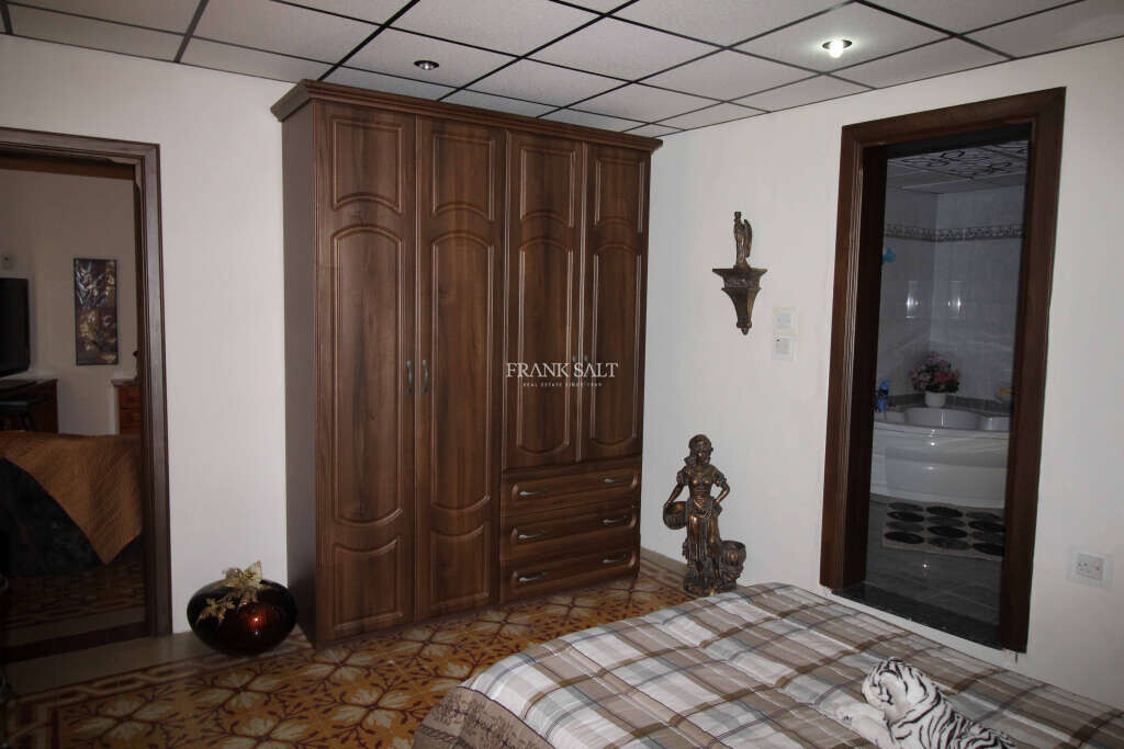Cospicua, 3 Bedrooms Bedrooms, ,2 BathroomsBathrooms,For Sale,FRSA-419643