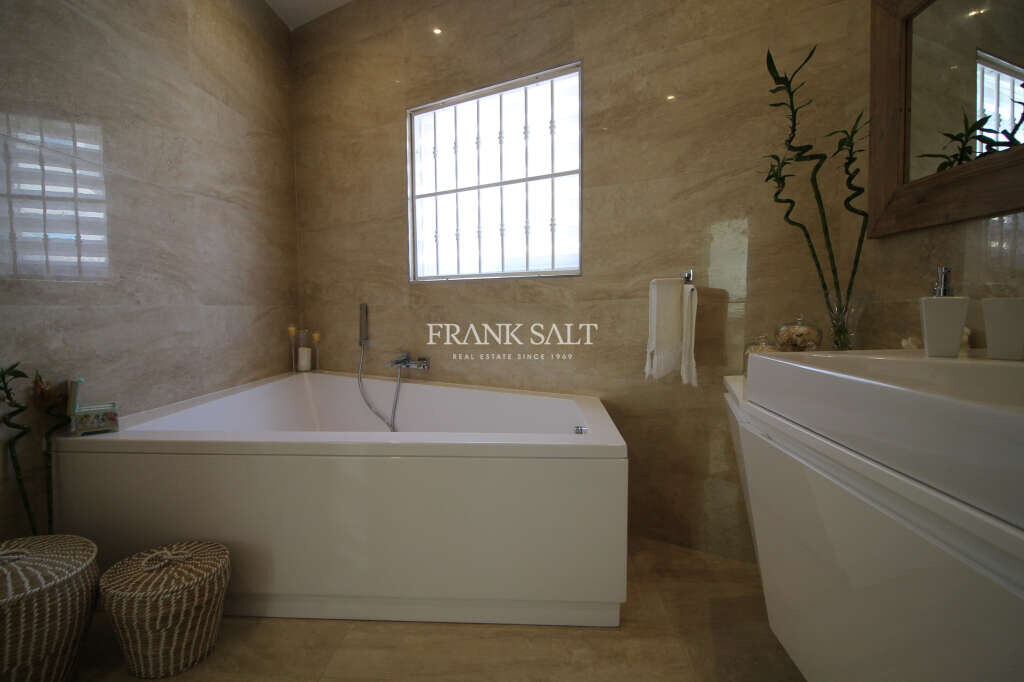 Kappara, 4 Bedrooms Bedrooms, ,1 BathroomBathrooms,For Sale,FRSA-453361