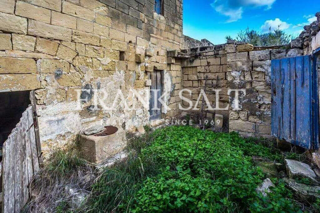 Naxxar, 4 Bedrooms Bedrooms, ,For Sale,FRSA-913718