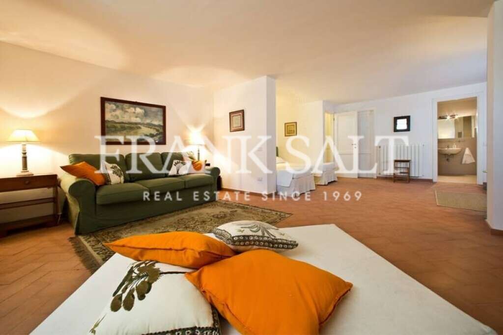 Tuscany, Borgo Case Bardi, 3 Bedrooms Bedrooms, ,2 BathroomsBathrooms,For Sale,FRSA-914232