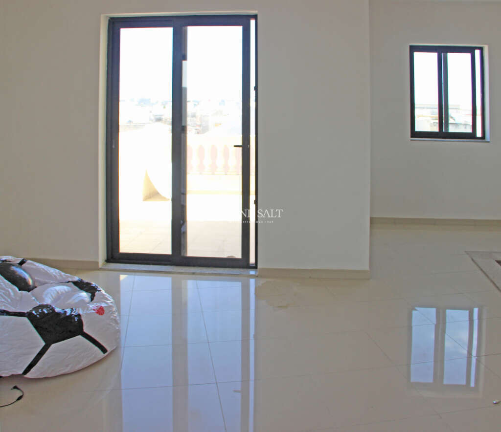 Hamrun, 3 Bedrooms Bedrooms, ,1 BathroomBathrooms,For Sale,FRSA-318095
