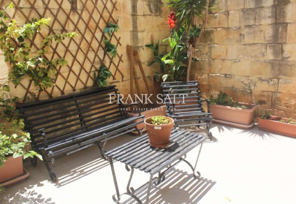 Sliema, 3 Bedrooms Bedrooms, ,1 BathroomBathrooms,For Sale,FRSA-913747