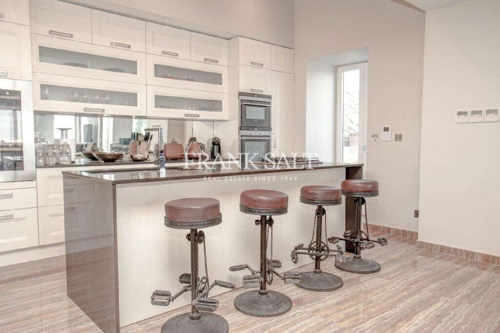 Siggiewi, 3 Bedrooms Bedrooms, ,3 BathroomsBathrooms,For Sale,FRSA-316306