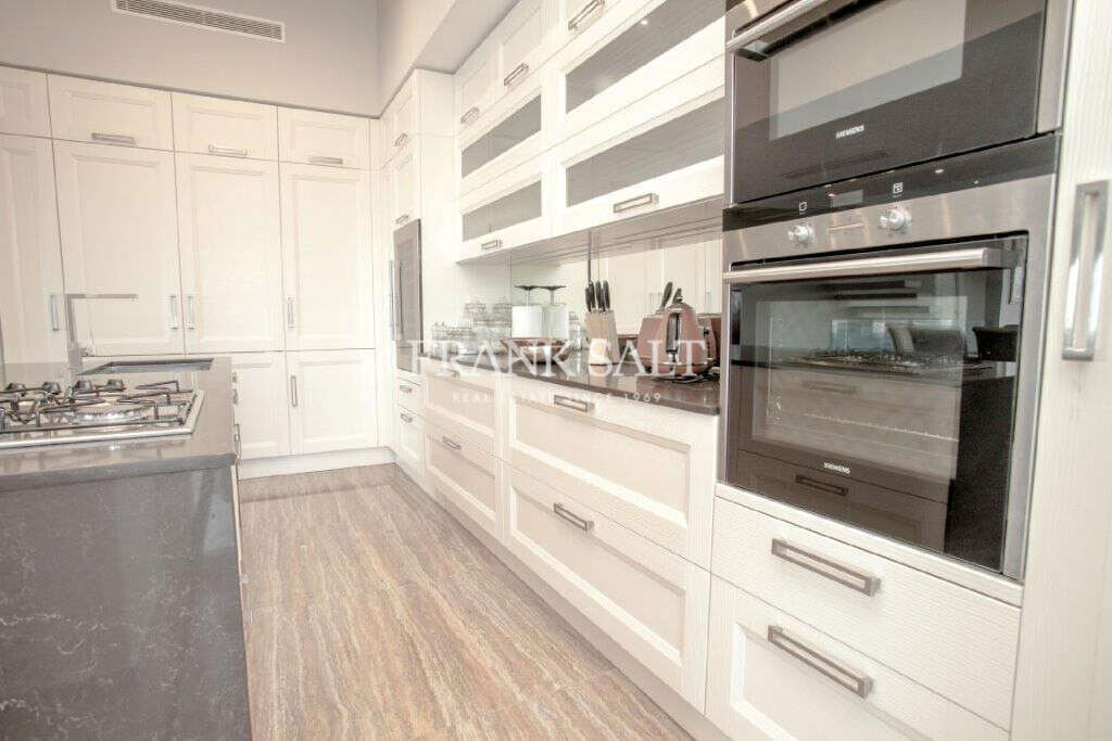 Siggiewi, 3 Bedrooms Bedrooms, ,3 BathroomsBathrooms,For Sale,FRSA-316306