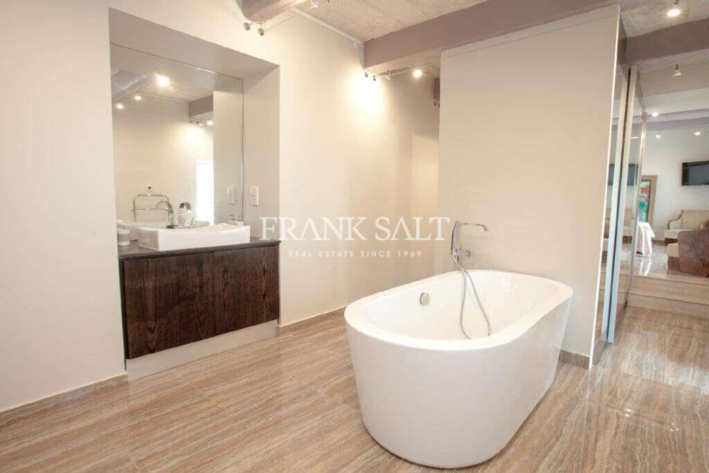 Siggiewi, 3 Bedrooms Bedrooms, ,3 BathroomsBathrooms,For Sale,FRSA-316306