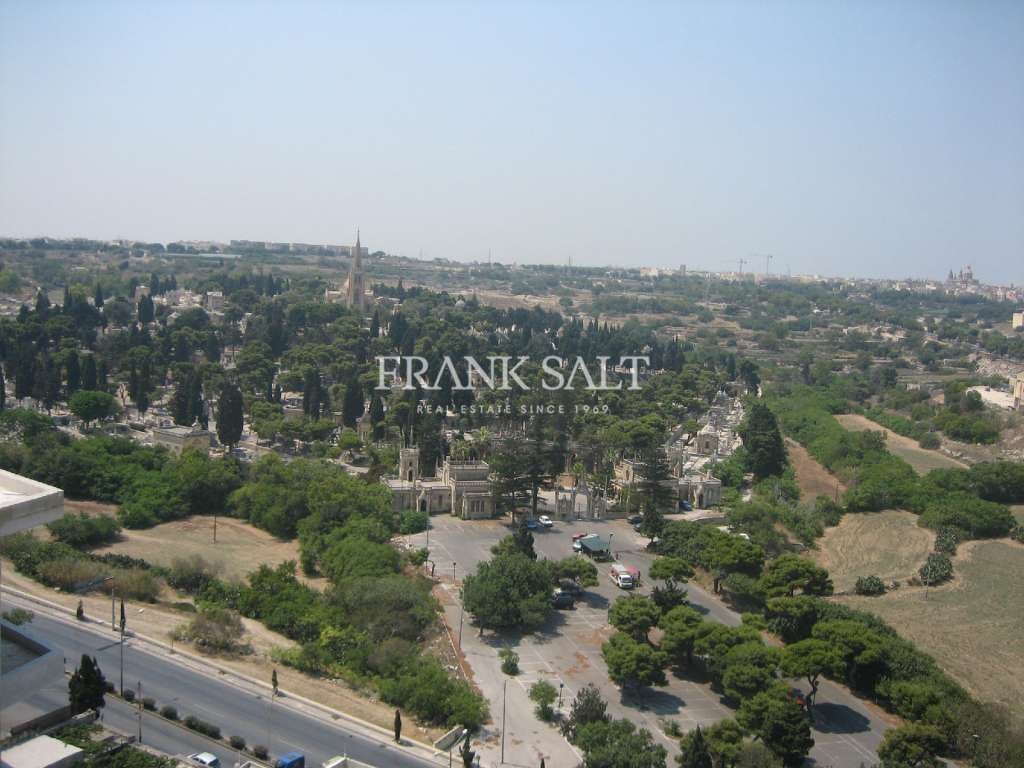 Paola, 4 Bedrooms Bedrooms, ,2 BathroomsBathrooms,For Sale,FRSA-910496