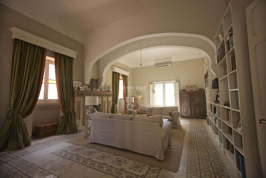 Tarxien, 5 Bedrooms Bedrooms, ,3 BathroomsBathrooms,For Sale,FRSA-811805