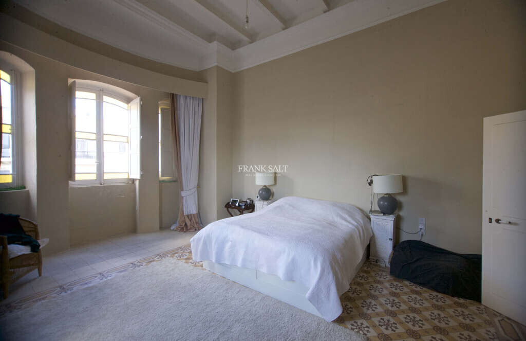 Tarxien, 5 Bedrooms Bedrooms, ,3 BathroomsBathrooms,For Sale,FRSA-811805