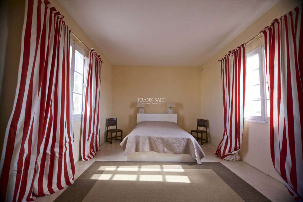 Tarxien, 5 Bedrooms Bedrooms, ,3 BathroomsBathrooms,For Sale,FRSA-811805