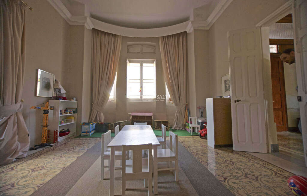 Tarxien, 5 Bedrooms Bedrooms, ,3 BathroomsBathrooms,For Sale,FRSA-811805