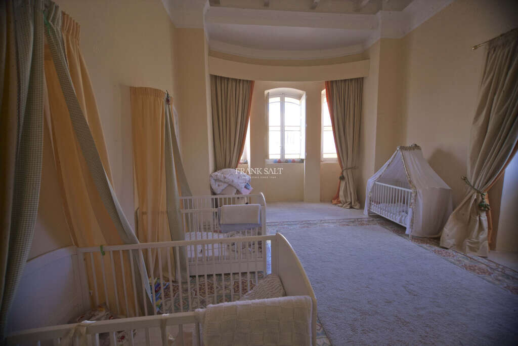 Tarxien, 5 Bedrooms Bedrooms, ,3 BathroomsBathrooms,For Sale,FRSA-811805