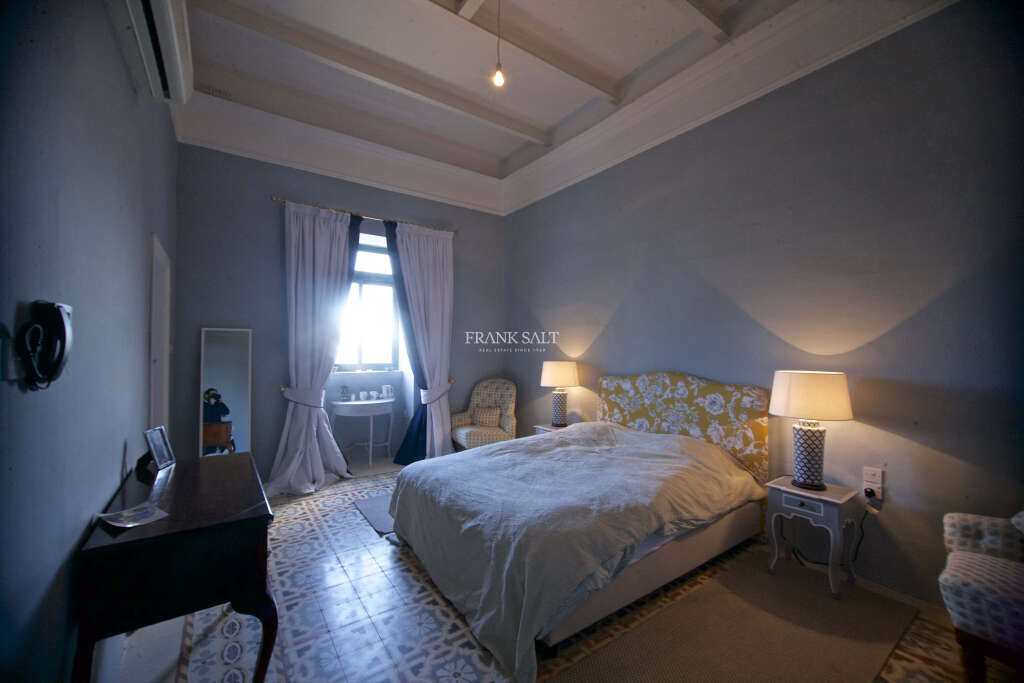 Tarxien, 5 Bedrooms Bedrooms, ,3 BathroomsBathrooms,For Sale,FRSA-811805