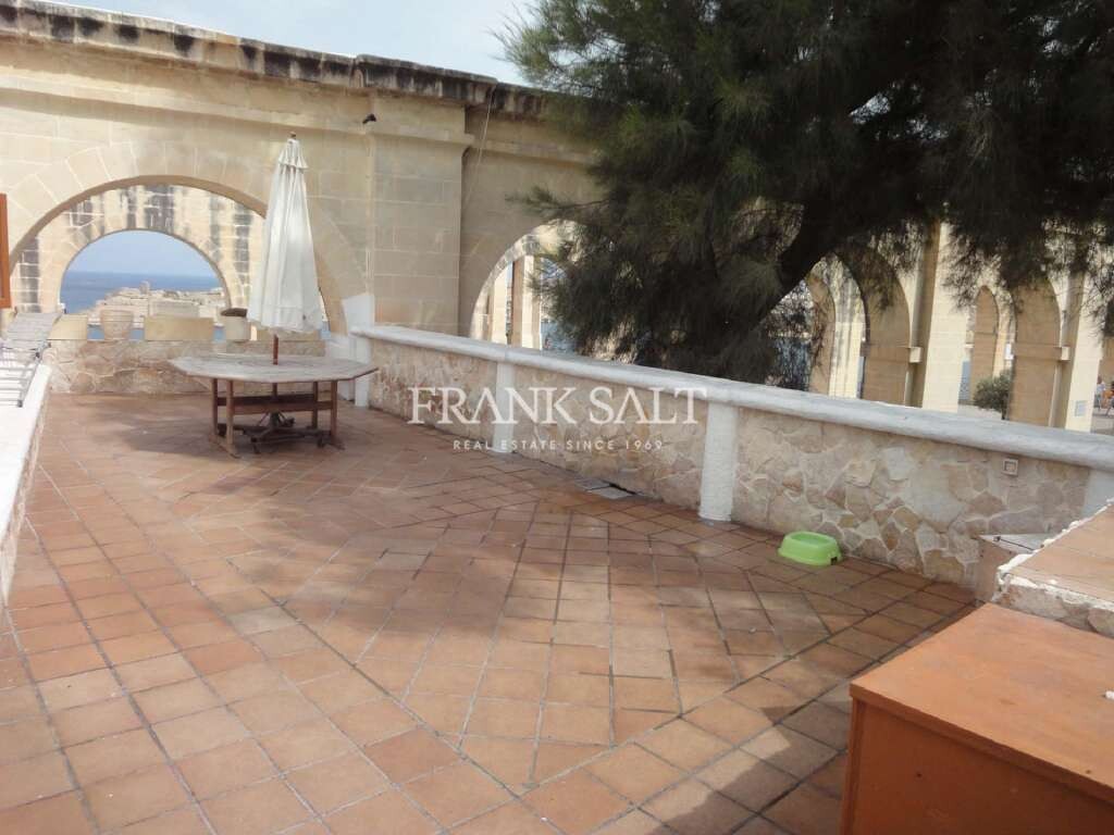 Valletta, 7 Bedrooms Bedrooms, ,4 BathroomsBathrooms,For Sale,FRSA-031689