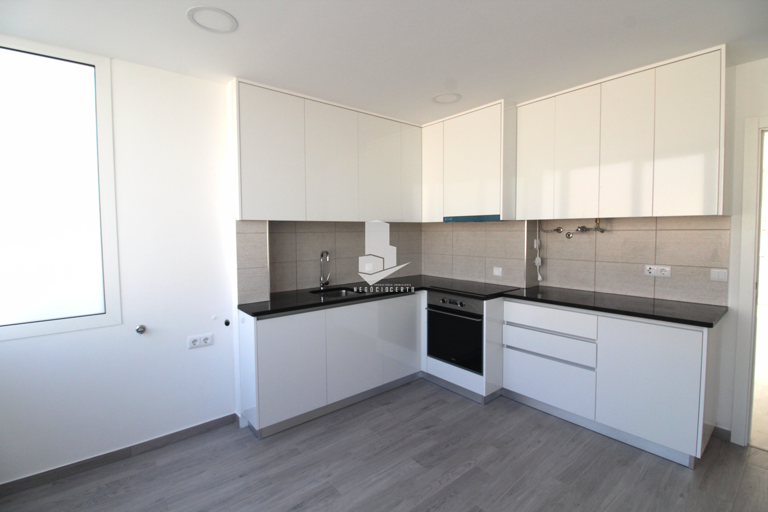 2 Bed, 1 Bath, ApartmentFor Sale, Leiria, Leiria, 2415-312