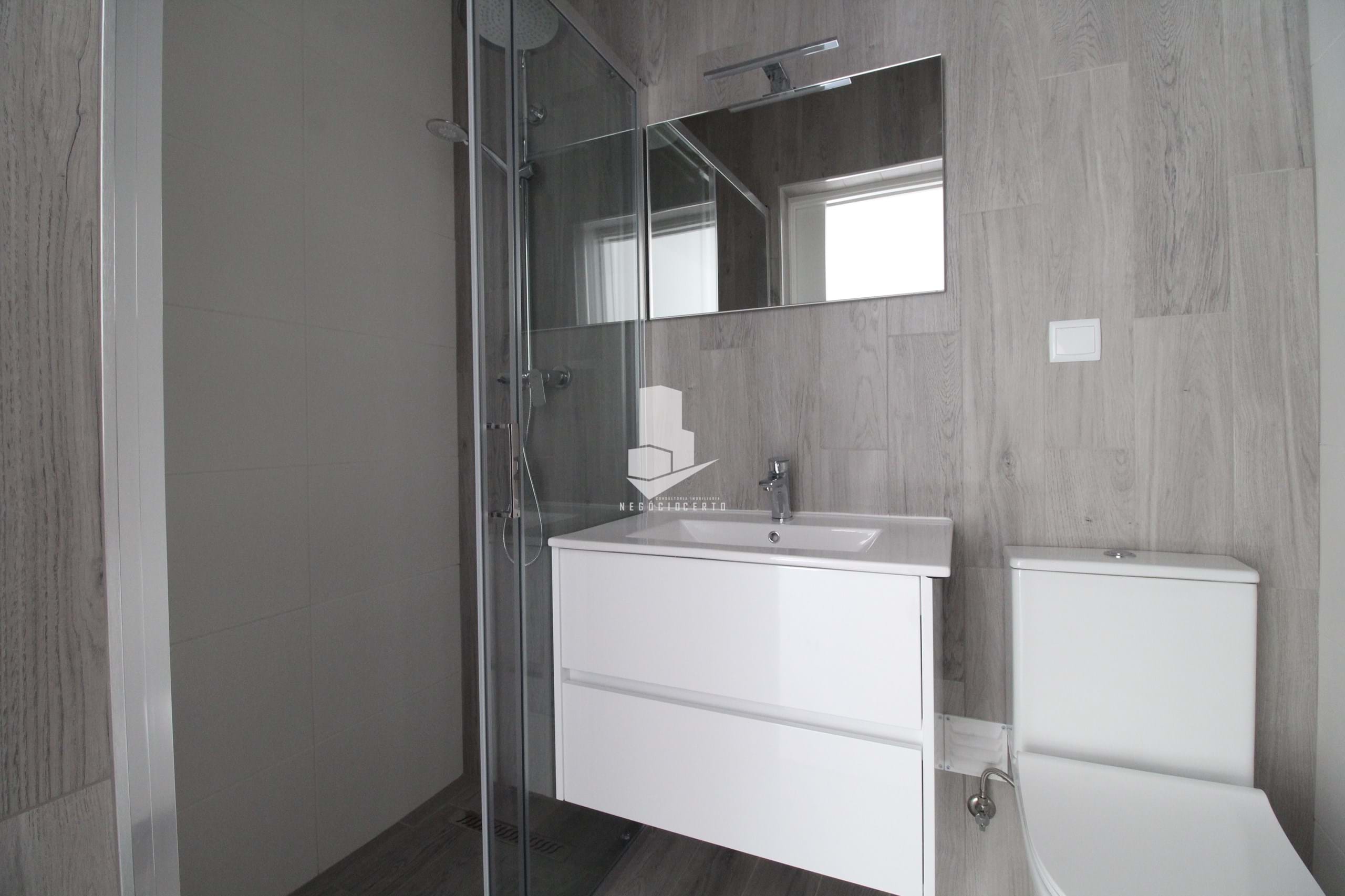 2 Bed, 1 Bath, ApartmentFor Sale, Leiria, Leiria, 2415-312