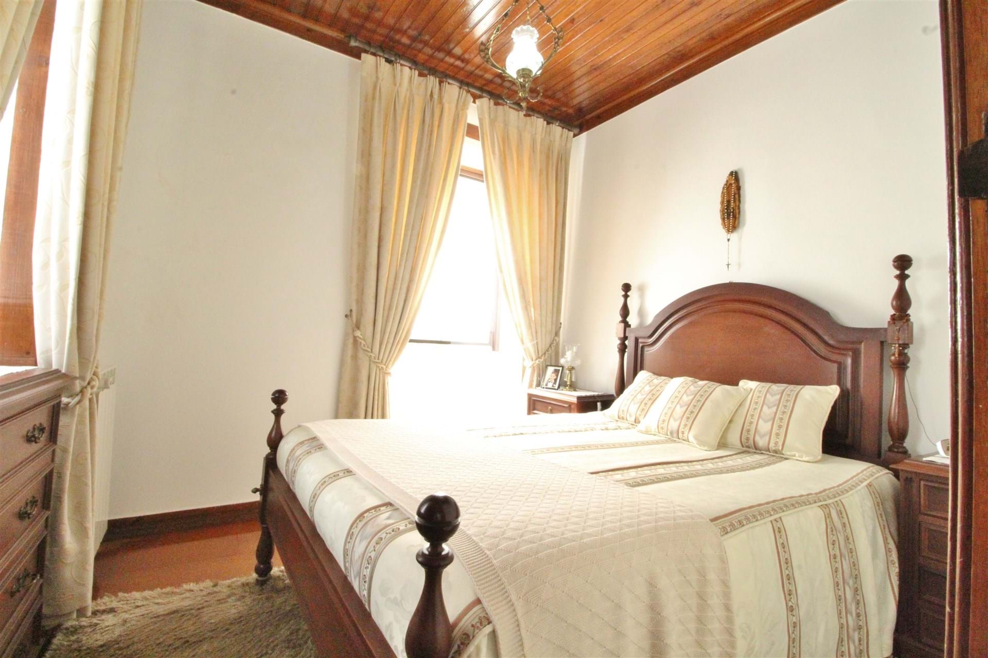 4 Bed, 2 Bath, HouseFor Sale, Leiria, Leiria, 2400-235