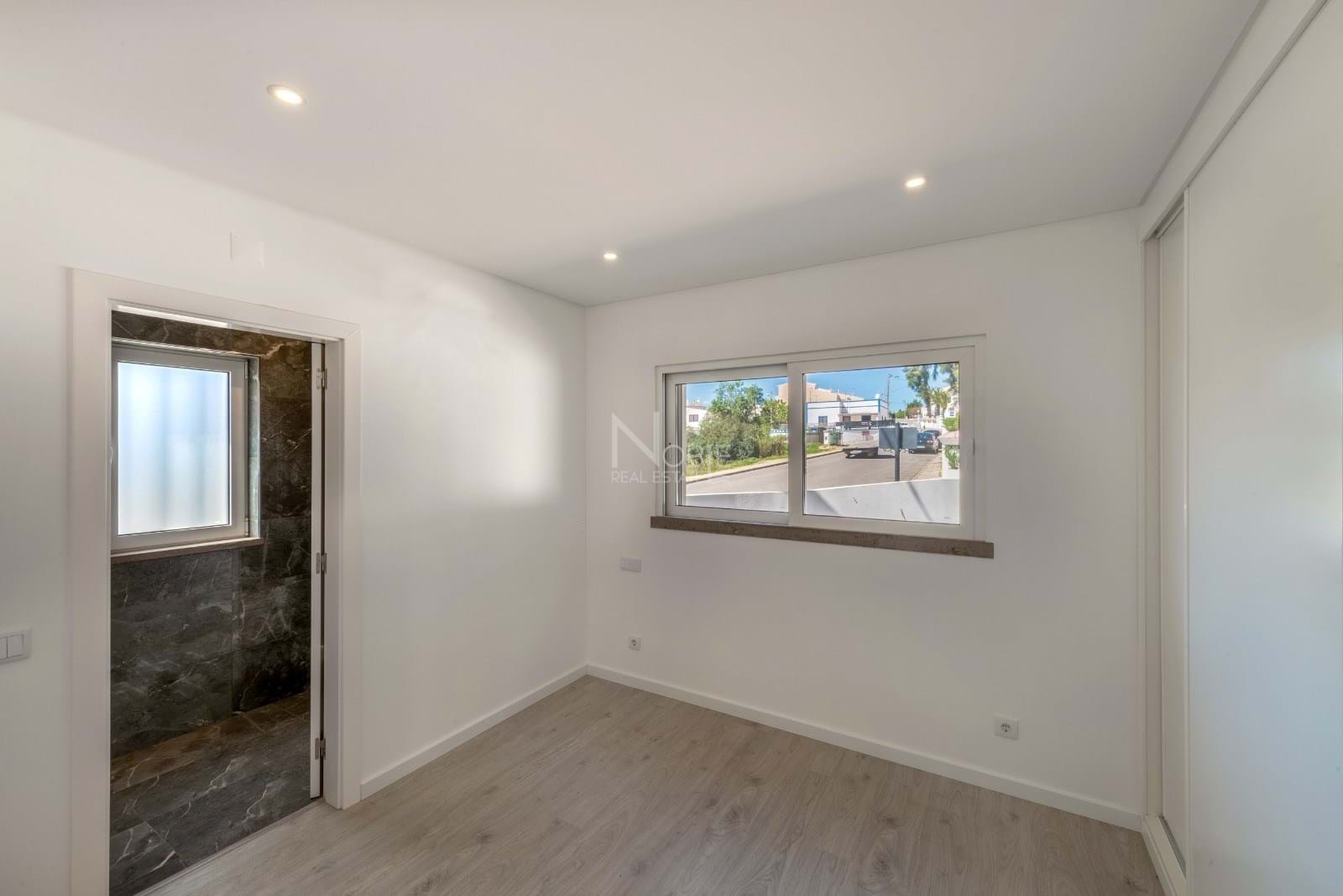 4 Bed, 2 Bath, HouseFor Sale, Lagoa, Faro