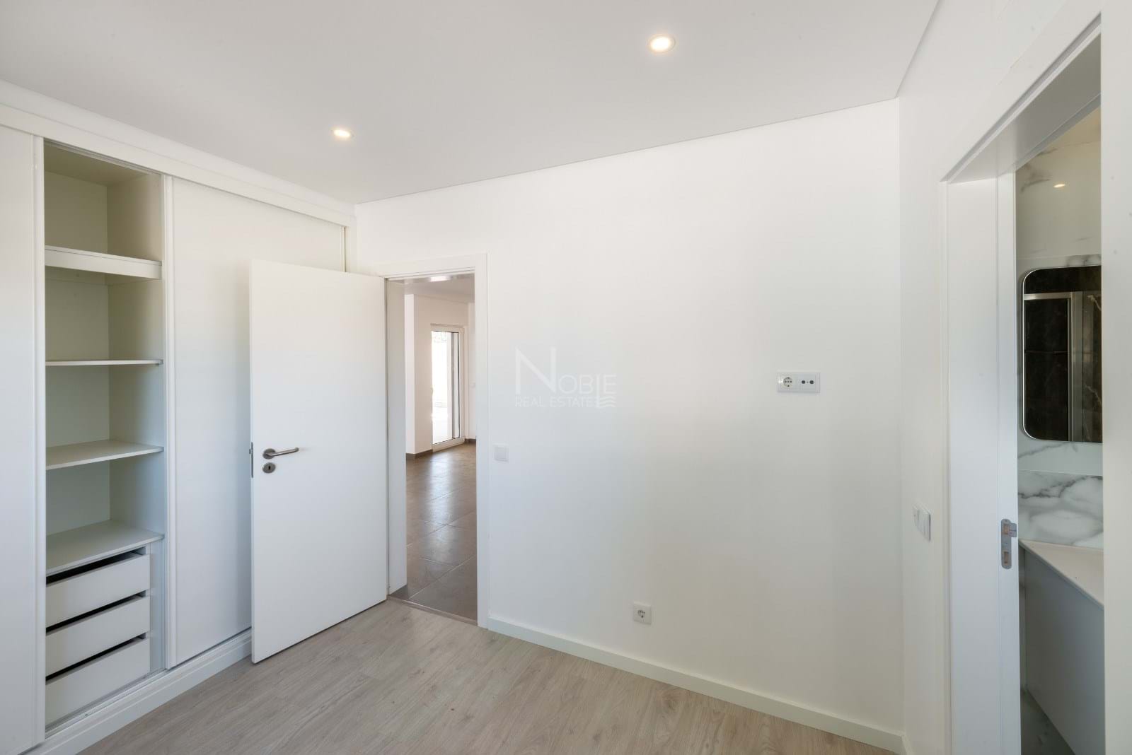 4 Bed, 2 Bath, HouseFor Sale, Lagoa, Faro