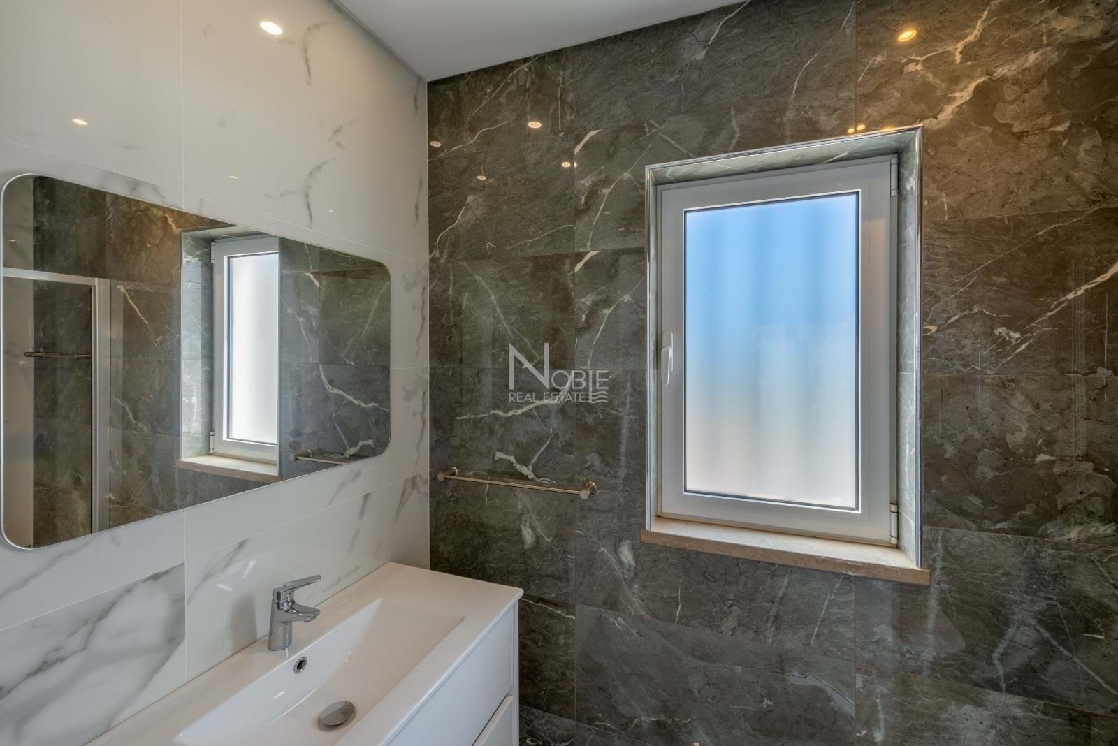 4 Bed, 2 Bath, HouseFor Sale, Lagoa, Faro