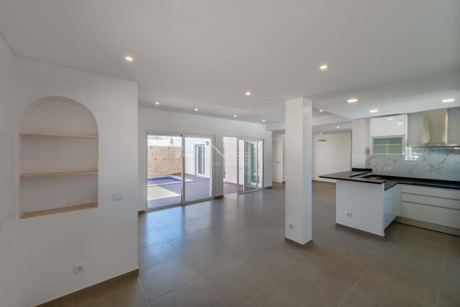 4 Bed, 2 Bath, HouseFor Sale, Lagoa, Faro