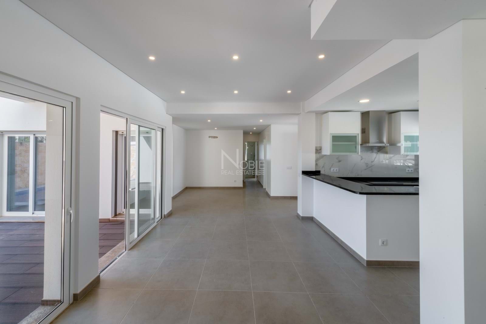 4 Bed, 2 Bath, HouseFor Sale, Lagoa, Faro