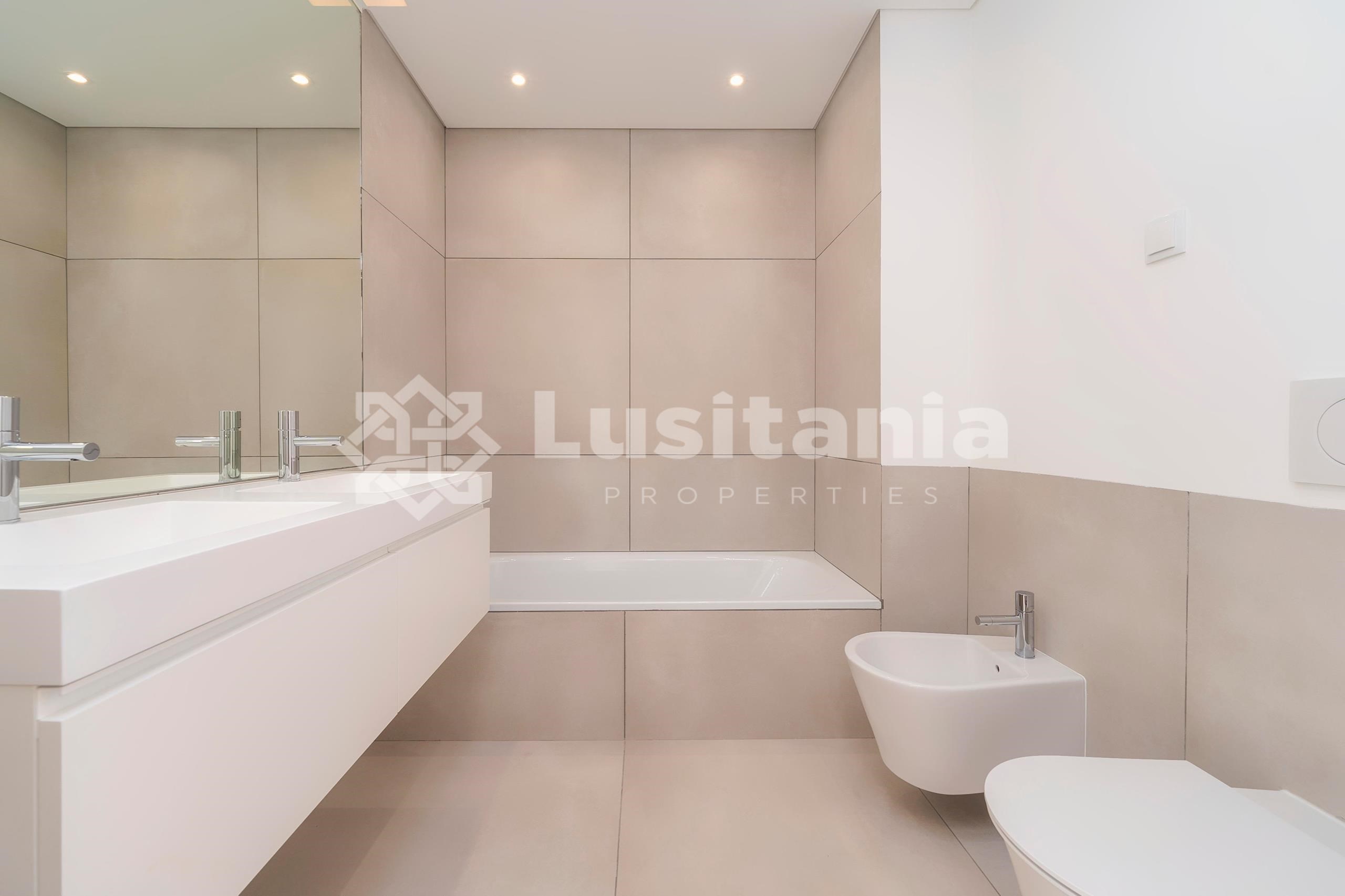 3 Bed, 2 Bath, ApartmentFor Sale, Vilamoura, Loulé, Faro, 8125-495