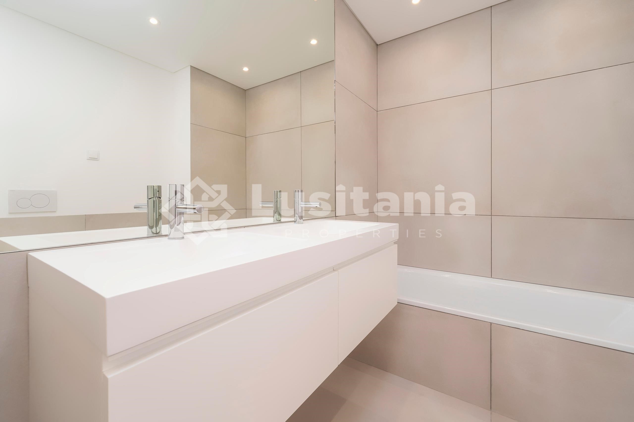 3 Bed, 2 Bath, ApartmentFor Sale, Vilamoura, Loulé, Faro, 8125-495