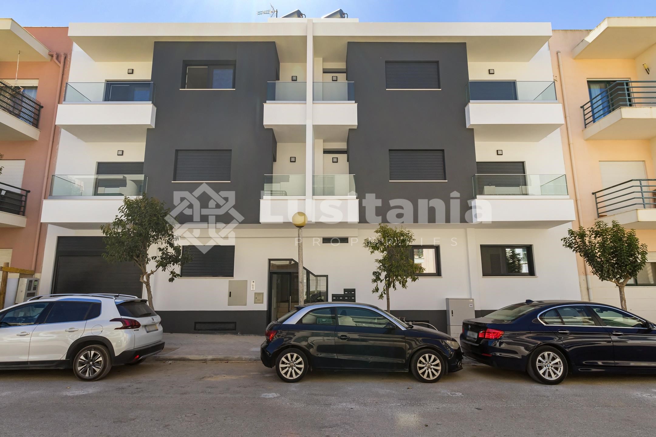 3 Bed, 2 Bath, ApartmentFor Sale, Faro, Faro, 8005-310