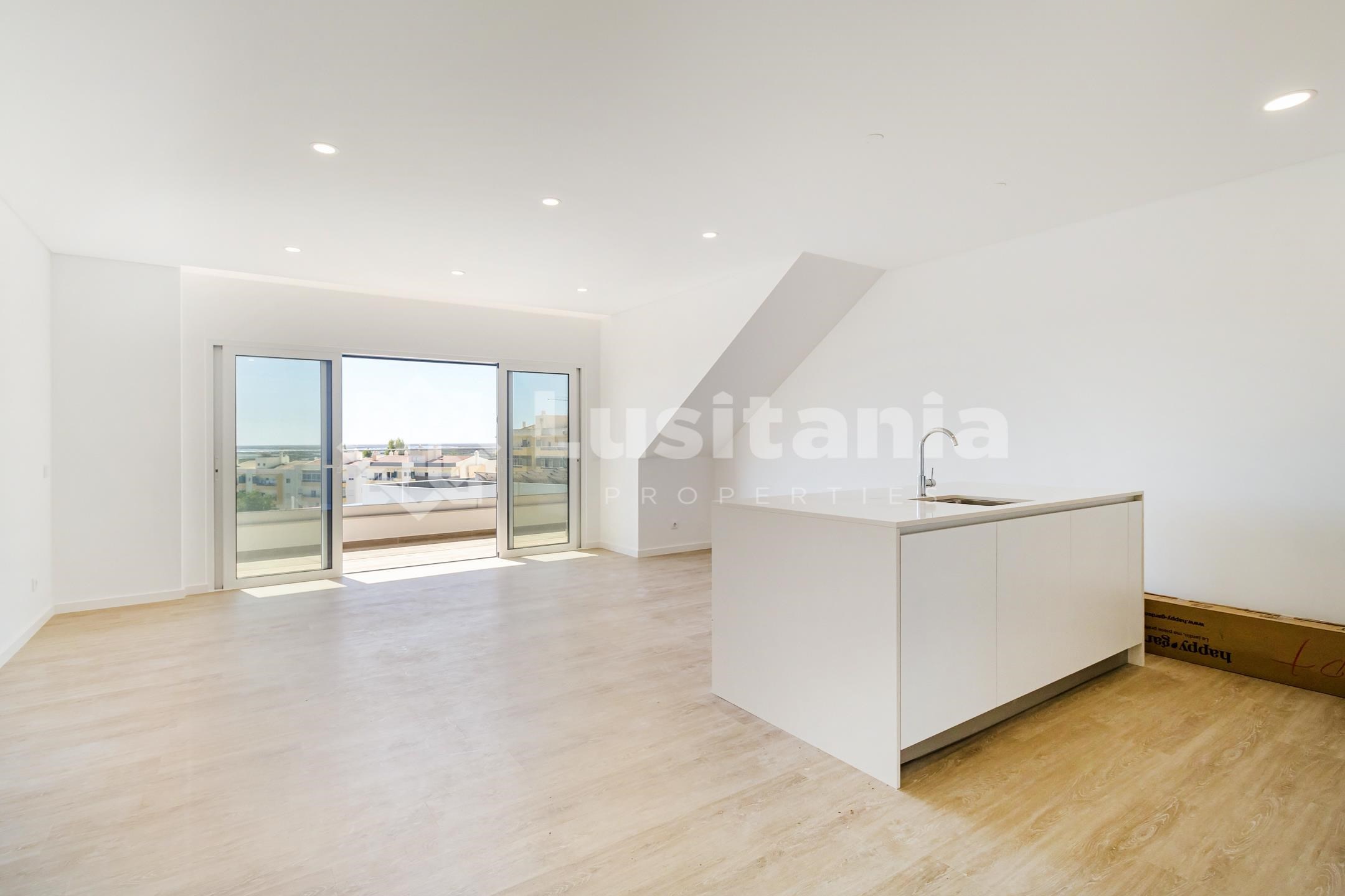 3 Bed, 2 Bath, ApartmentFor Sale, Faro, Faro, 8005-310