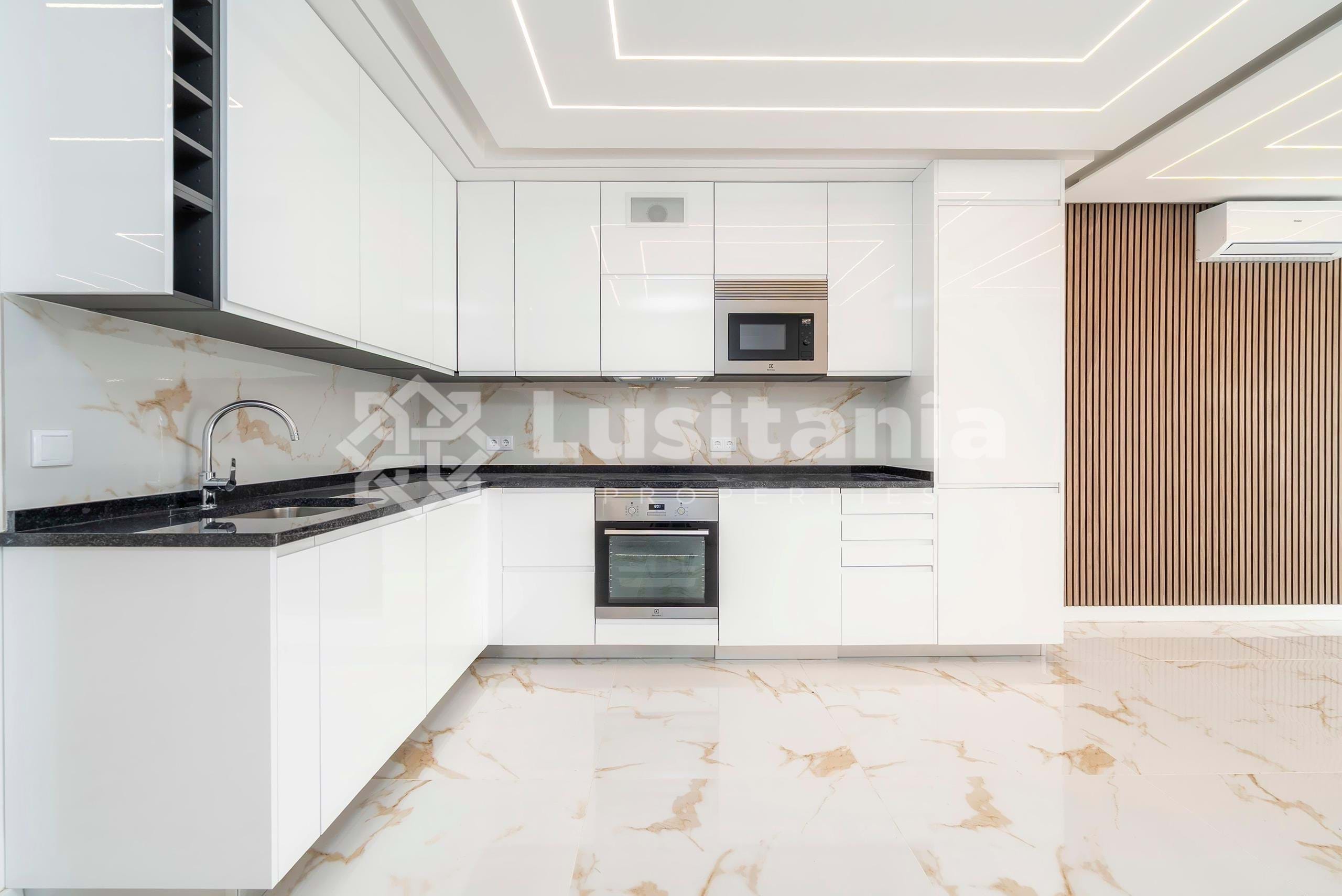 2 Bed, 2 Bath, ApartmentFor Sale, Quarteira, Loulé, Faro, 8125-159