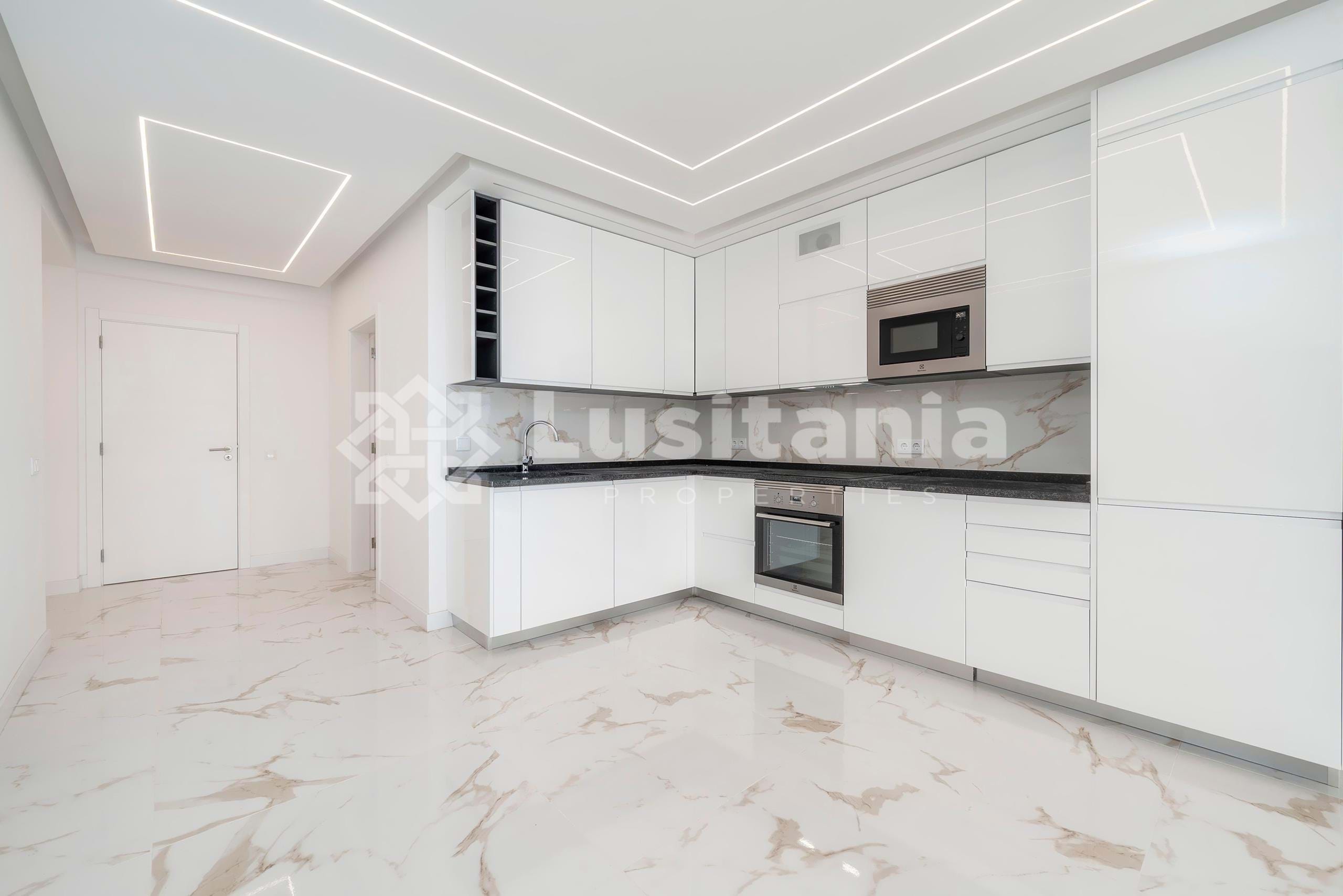 2 Bed, 2 Bath, ApartmentFor Sale, Quarteira, Loulé, Faro, 8125-159