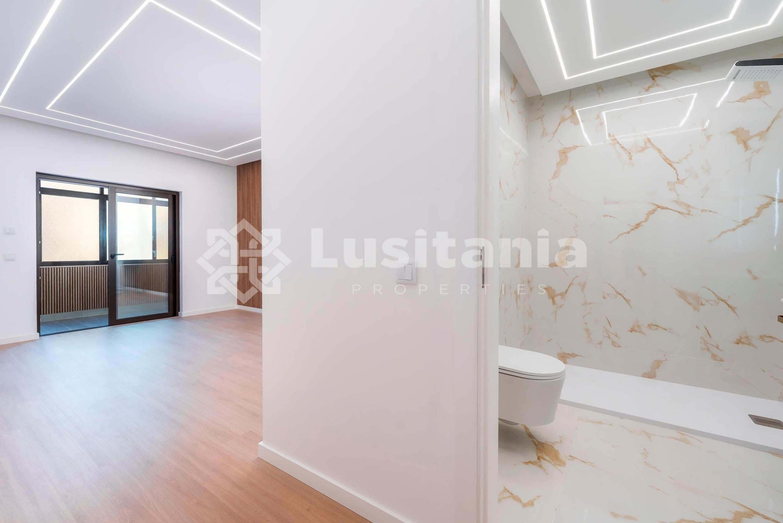 3 Bed, 2 Bath, ApartmentFor Sale, Quarteira, Loulé, Faro, 8125-507