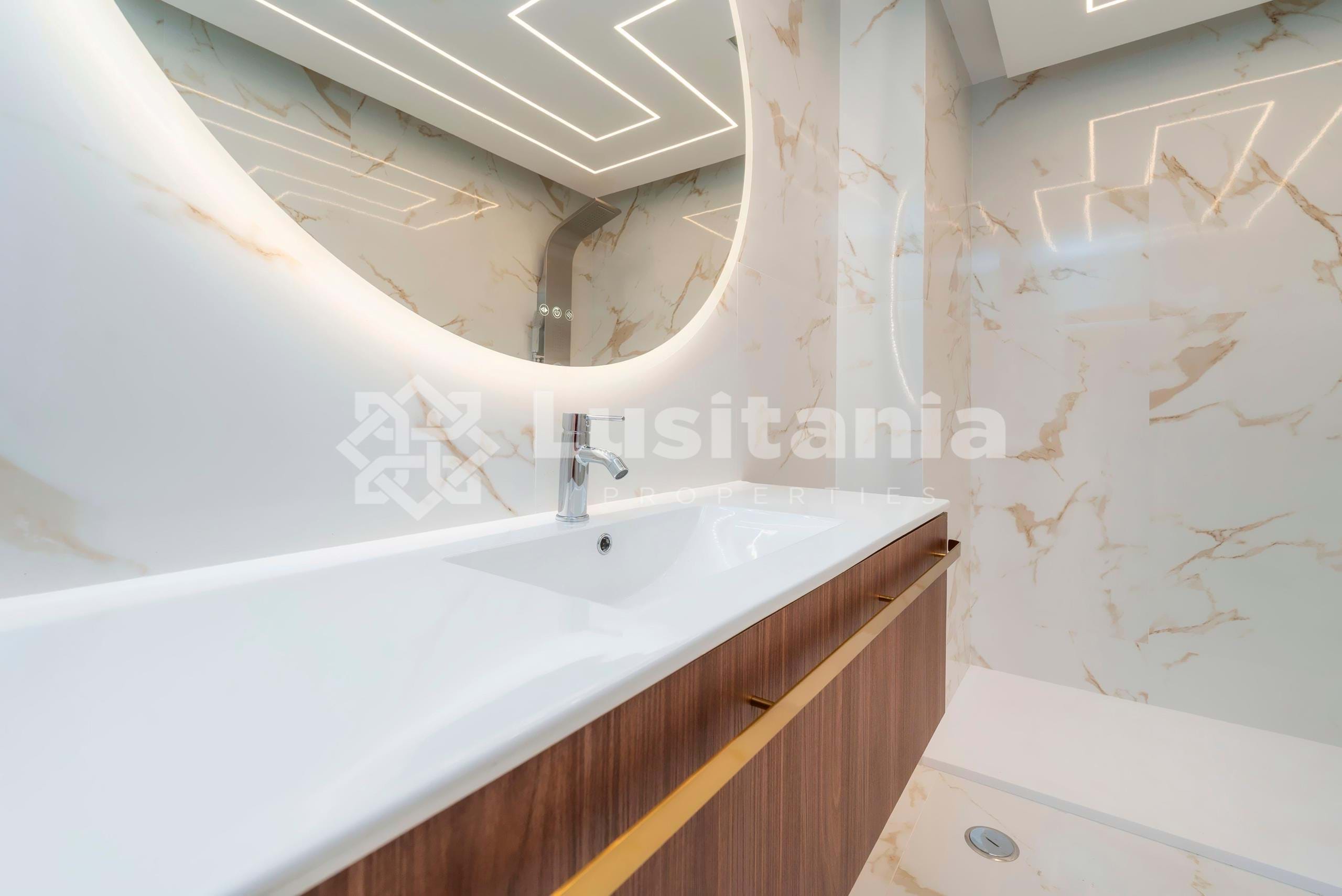 3 Bed, 2 Bath, ApartmentFor Sale, Quarteira, Loulé, Faro, 8125-507