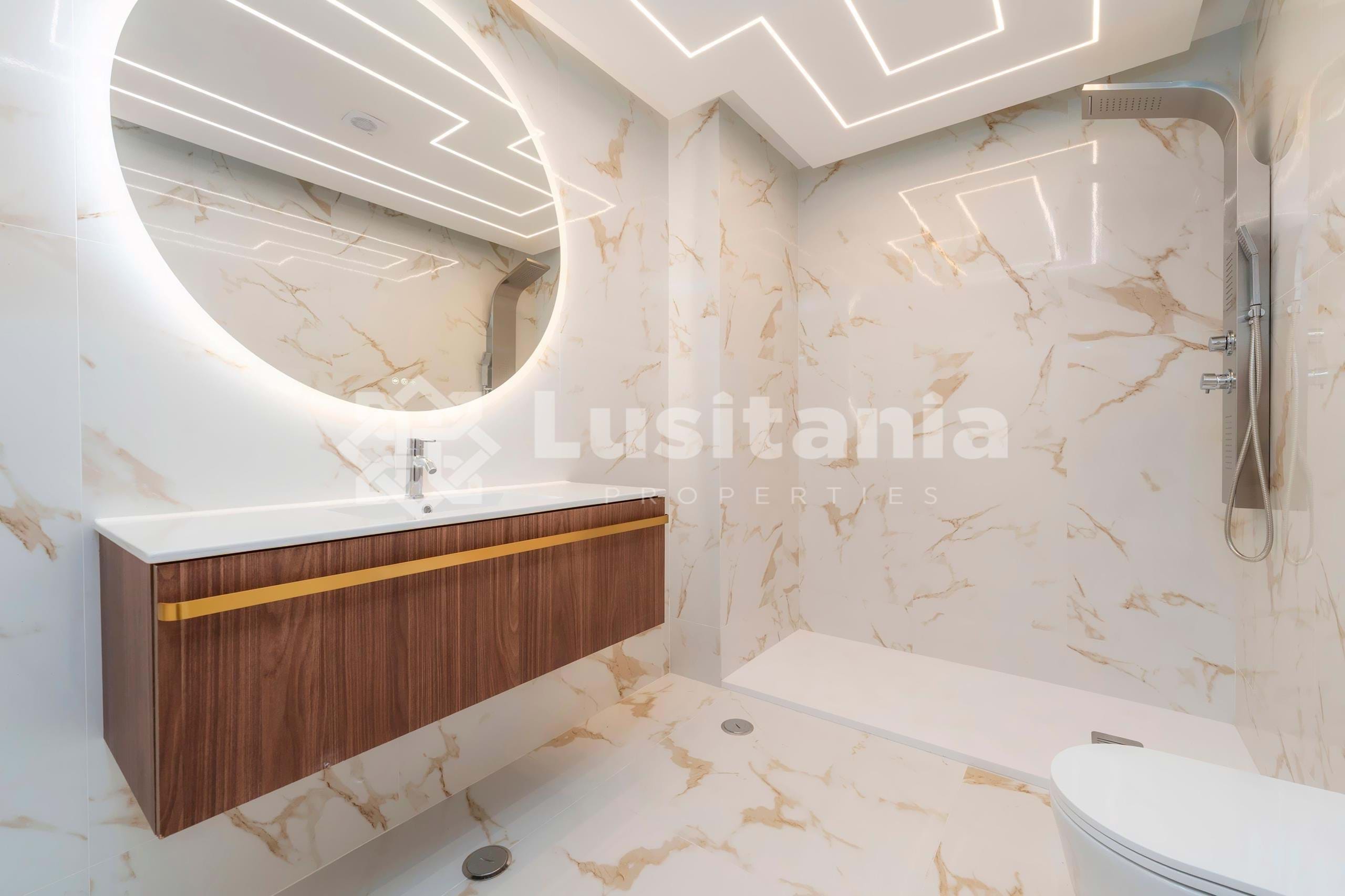 3 Bed, 2 Bath, ApartmentFor Sale, Quarteira, Loulé, Faro, 8125-507