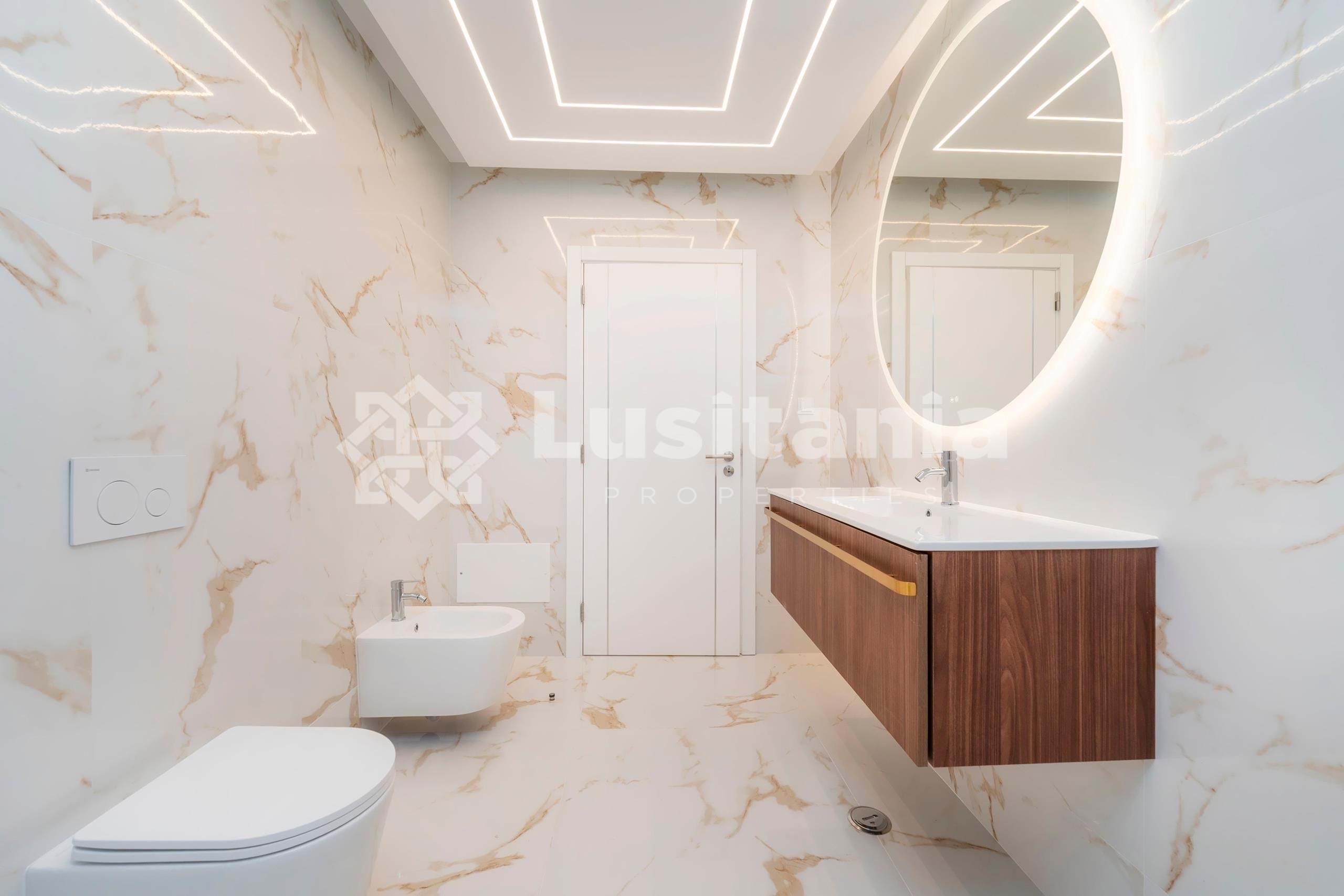 3 Bed, 2 Bath, ApartmentFor Sale, Quarteira, Loulé, Faro, 8125-507