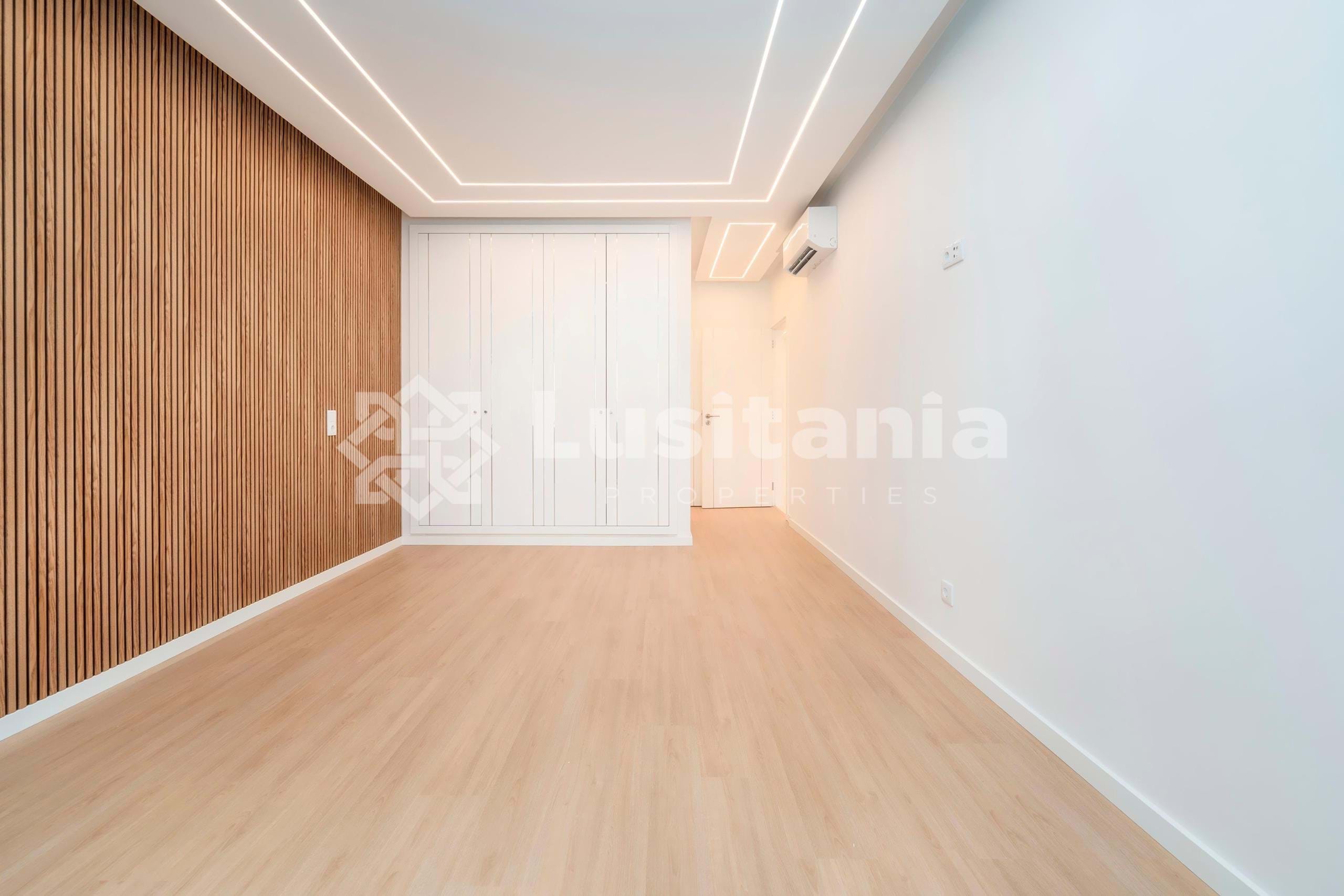 3 Bed, 2 Bath, ApartmentFor Sale, Quarteira, Loulé, Faro, 8125-507