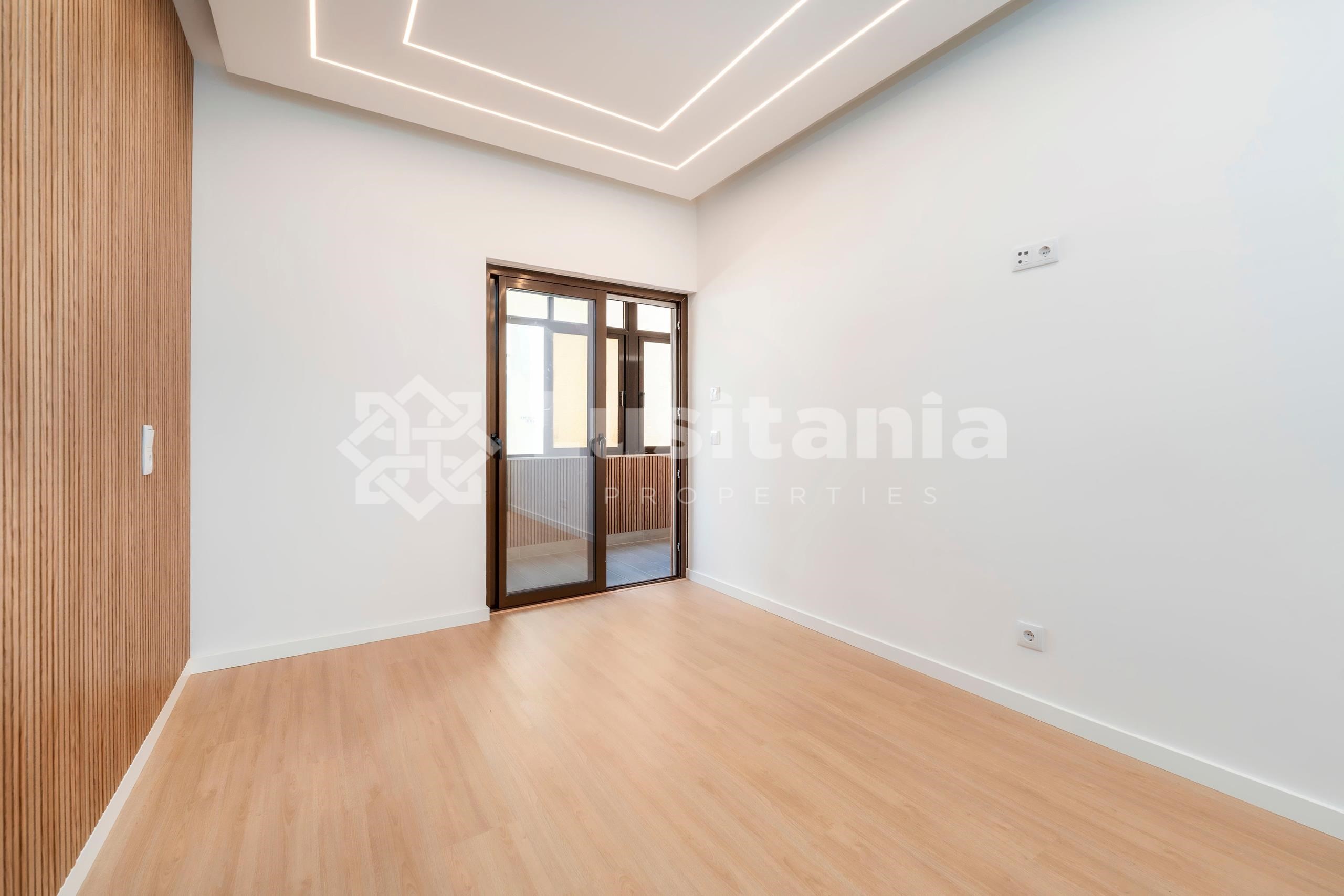 3 Bed, 2 Bath, ApartmentFor Sale, Quarteira, Loulé, Faro, 8125-507