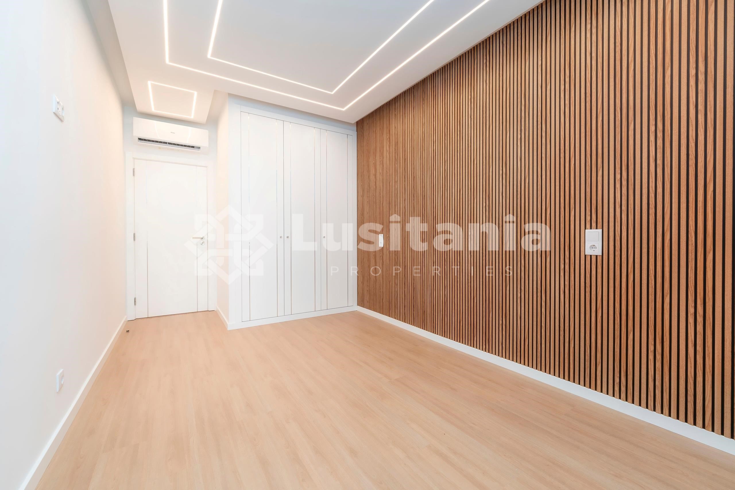 3 Bed, 2 Bath, ApartmentFor Sale, Quarteira, Loulé, Faro, 8125-507