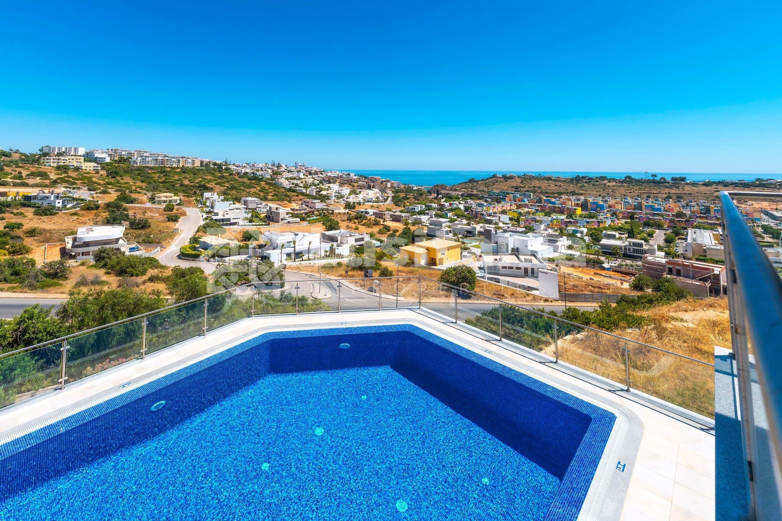 3 Bed, 2 Bath, ApartmentFor Sale, Albufeira, Faro, 8200-042