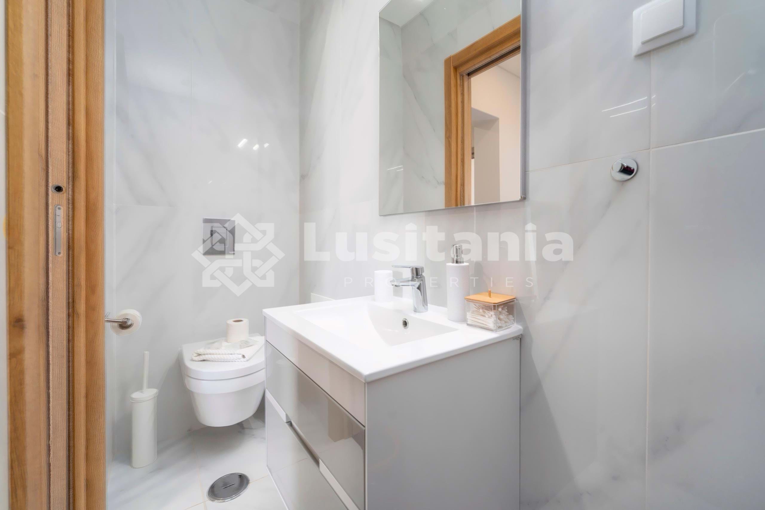 3 Bed, 2 Bath, ApartmentFor Sale, Albufeira, Faro, 8200-042