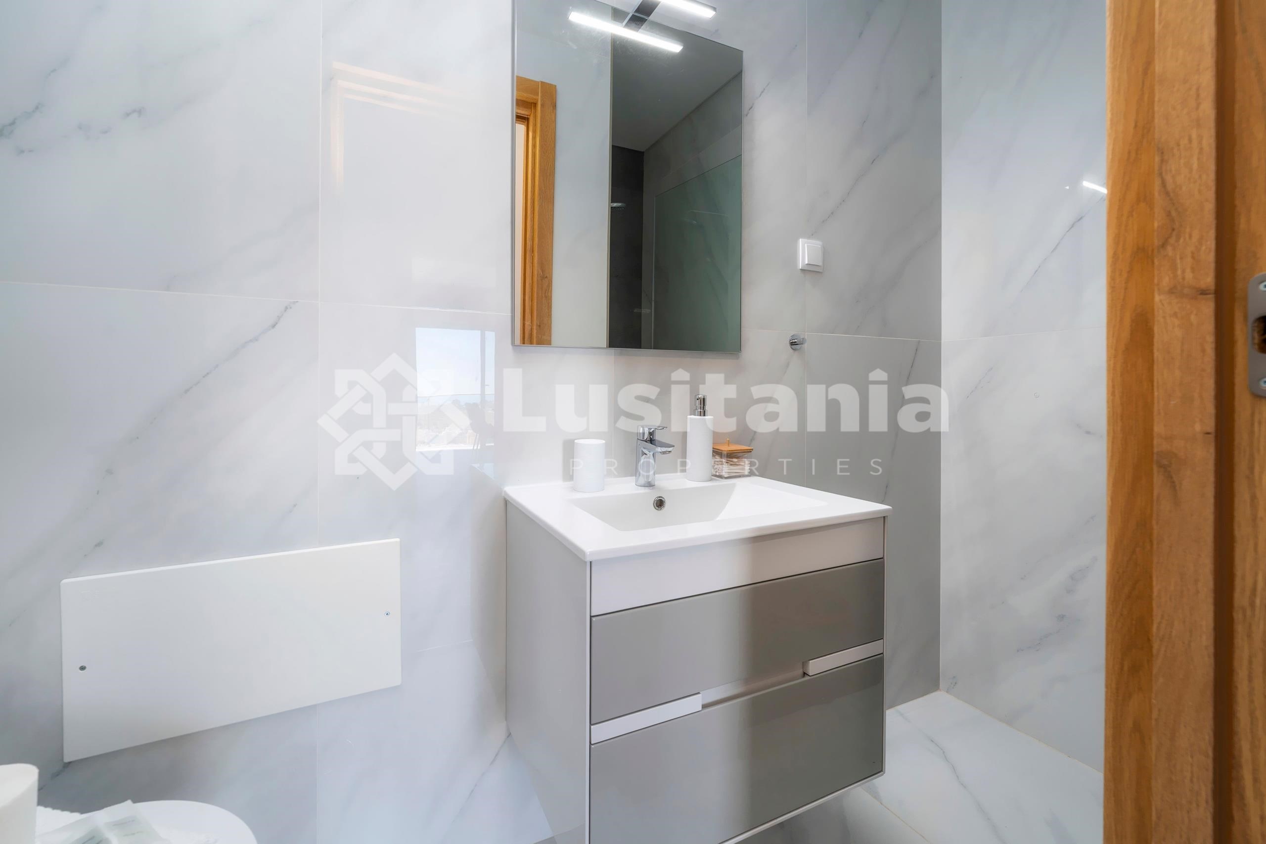 3 Bed, 2 Bath, ApartmentFor Sale, Albufeira, Faro, 8200-042