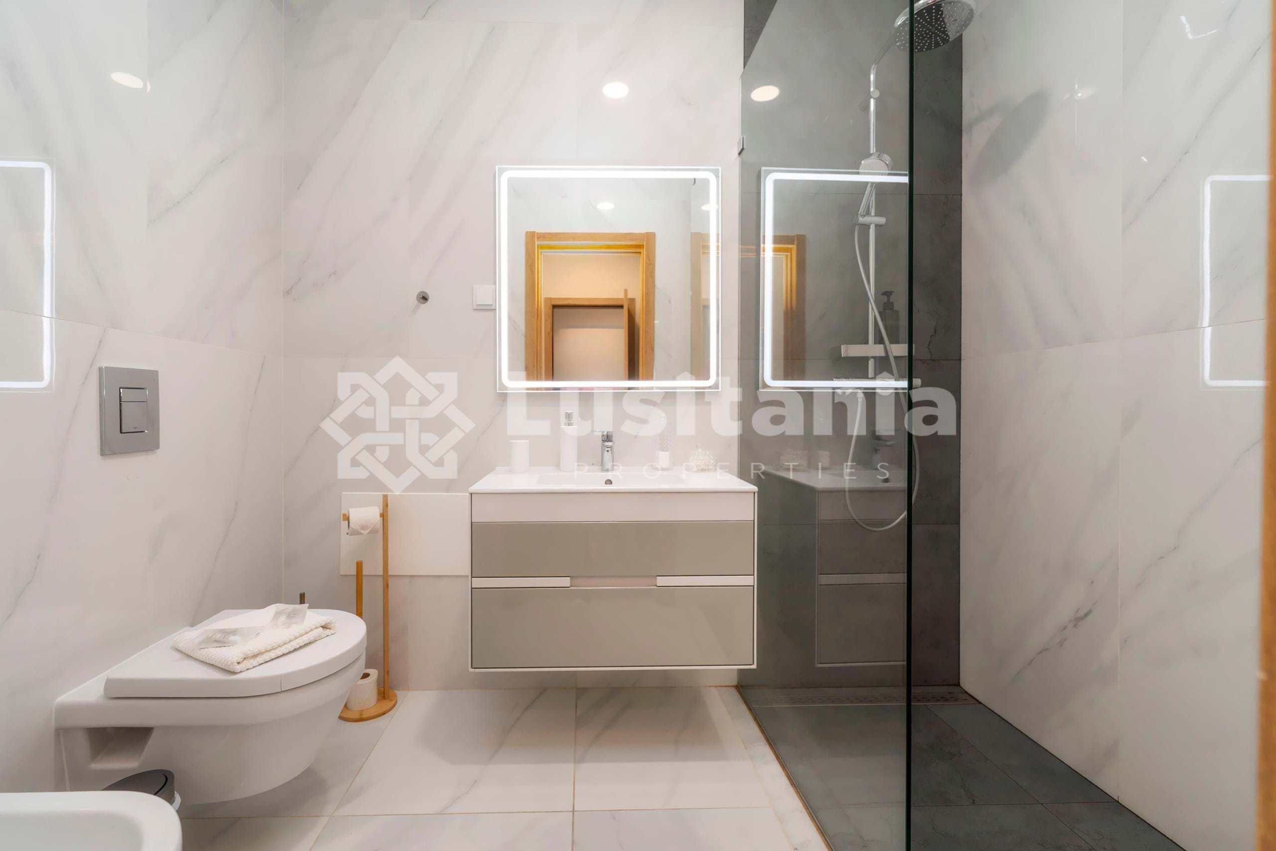 3 Bed, 2 Bath, ApartmentFor Sale, Albufeira, Faro, 8200-042