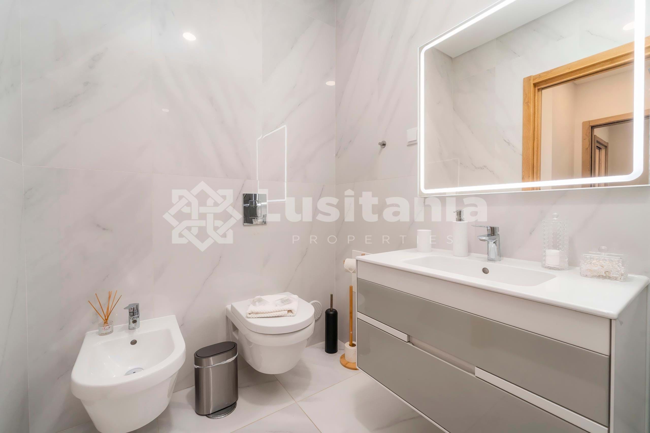 3 Bed, 2 Bath, ApartmentFor Sale, Albufeira, Faro, 8200-042