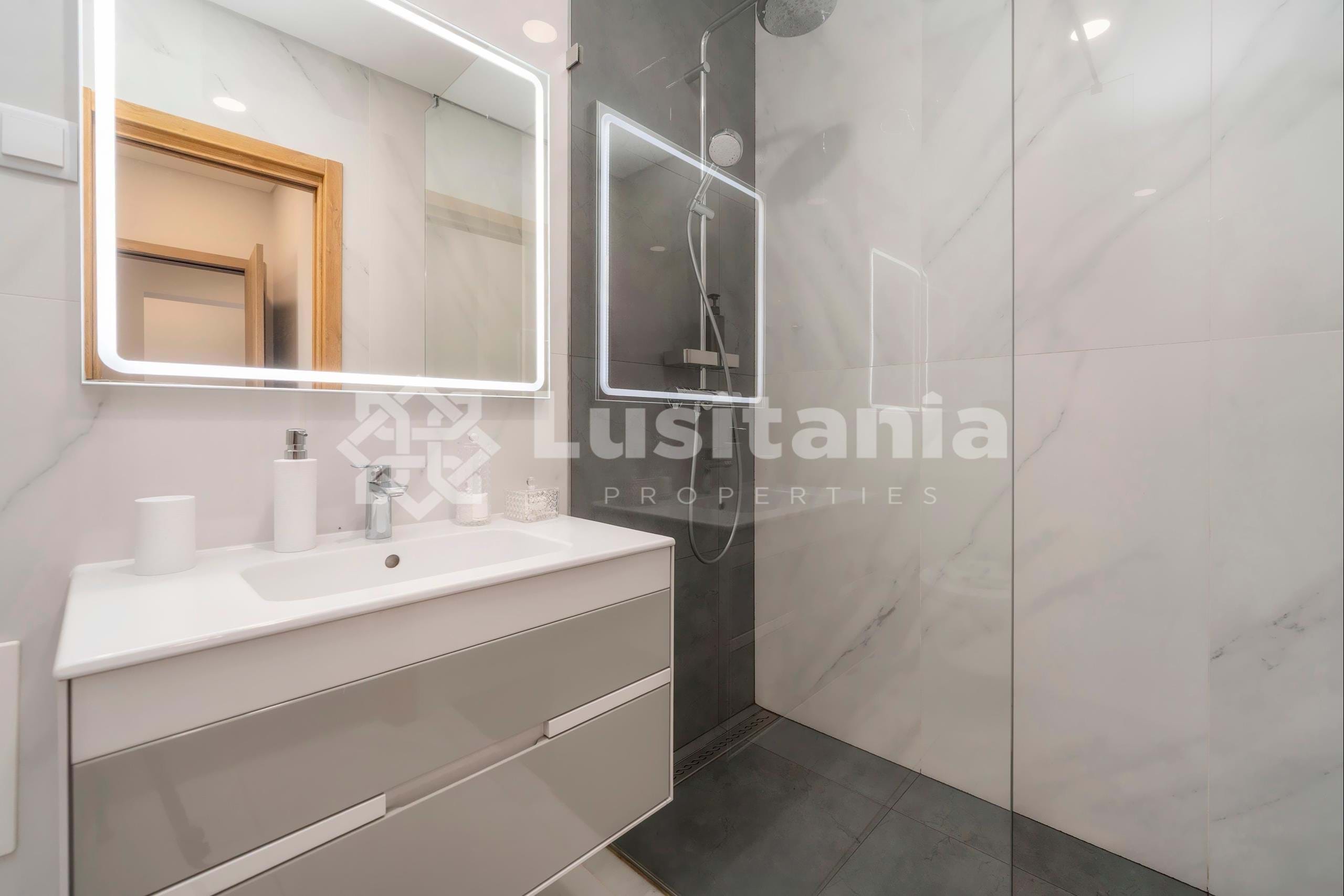 3 Bed, 2 Bath, ApartmentFor Sale, Albufeira, Faro, 8200-042