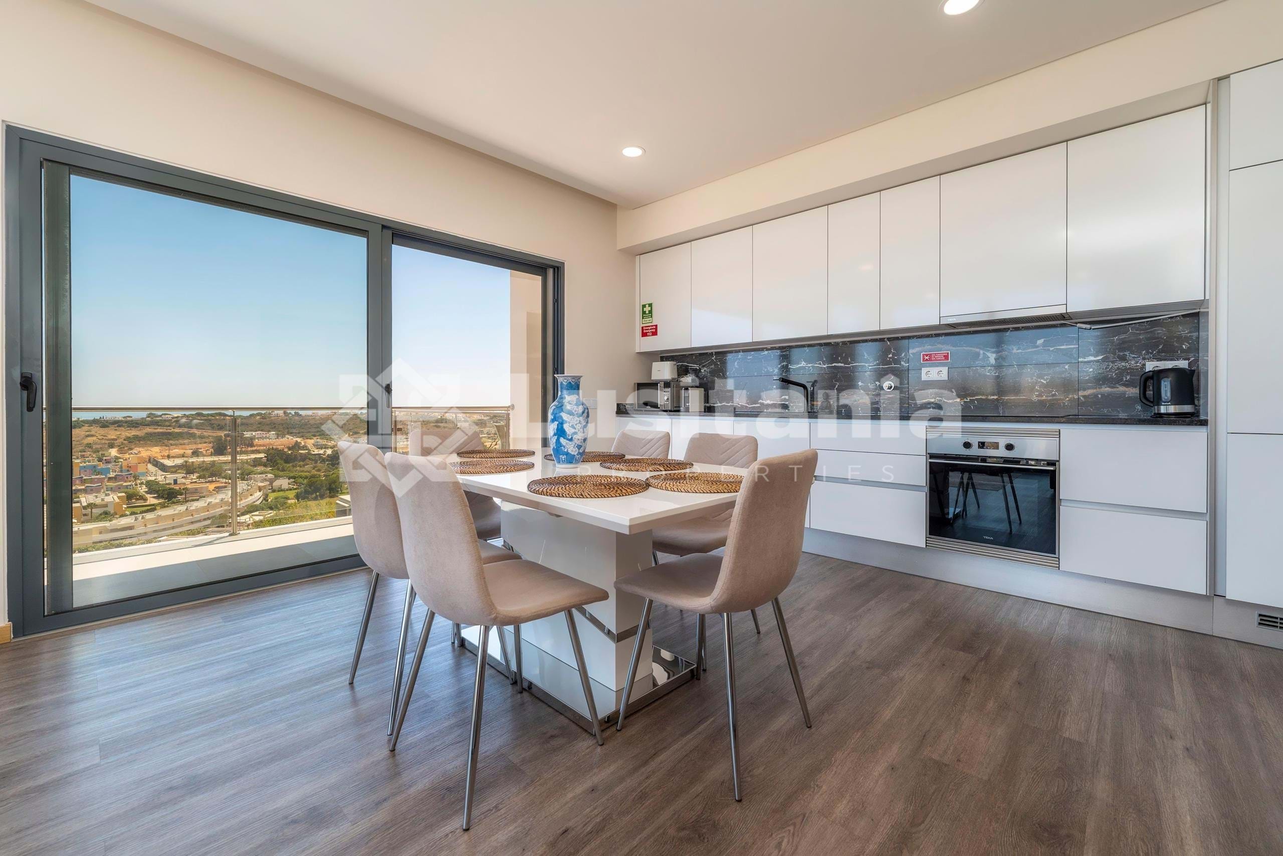 3 Bed, 2 Bath, ApartmentFor Sale, Albufeira, Faro, 8200-042