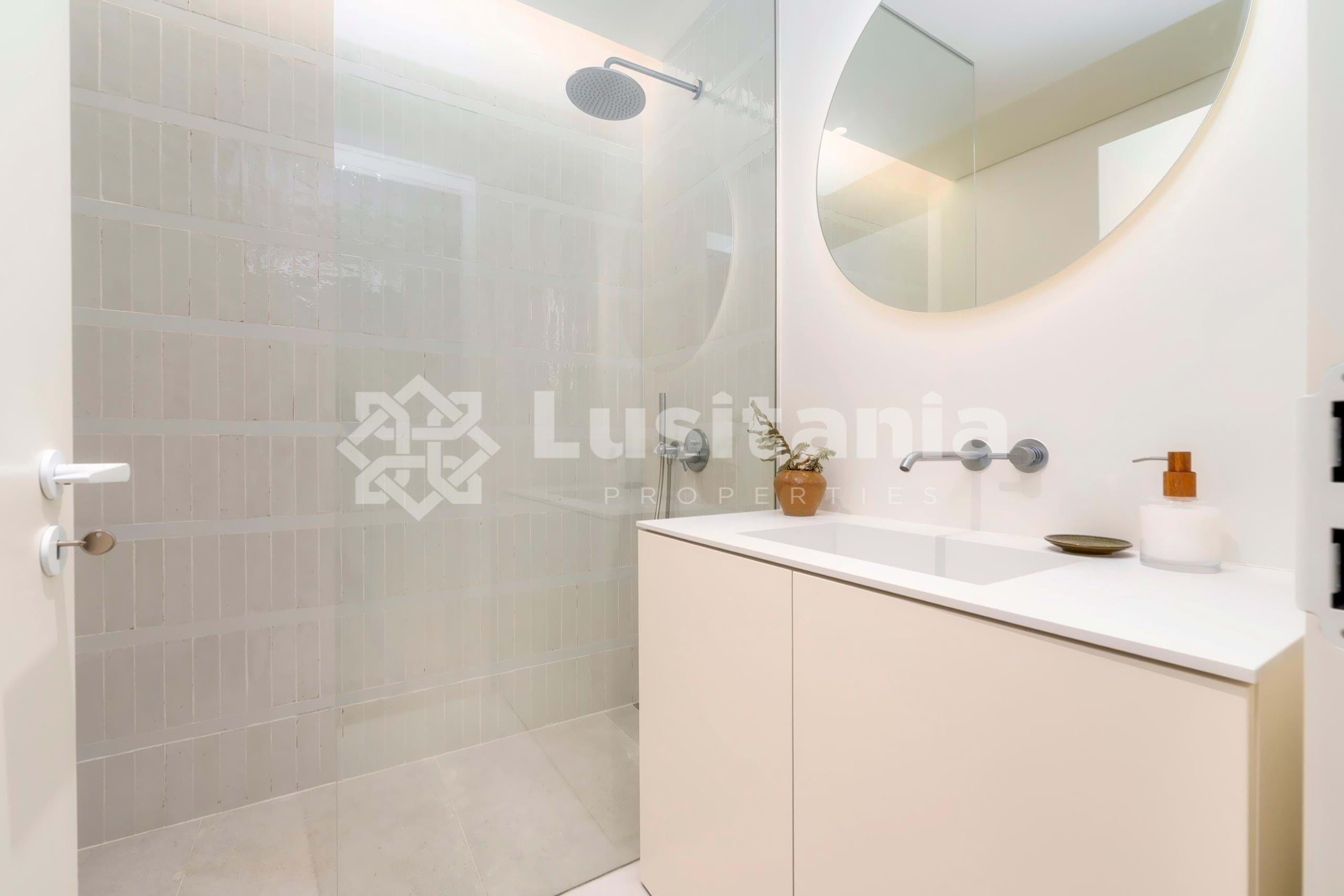 2 Bed, 3 Bath, ApartmentFor Sale, Quarteira, Loulé, Faro, 8125-590