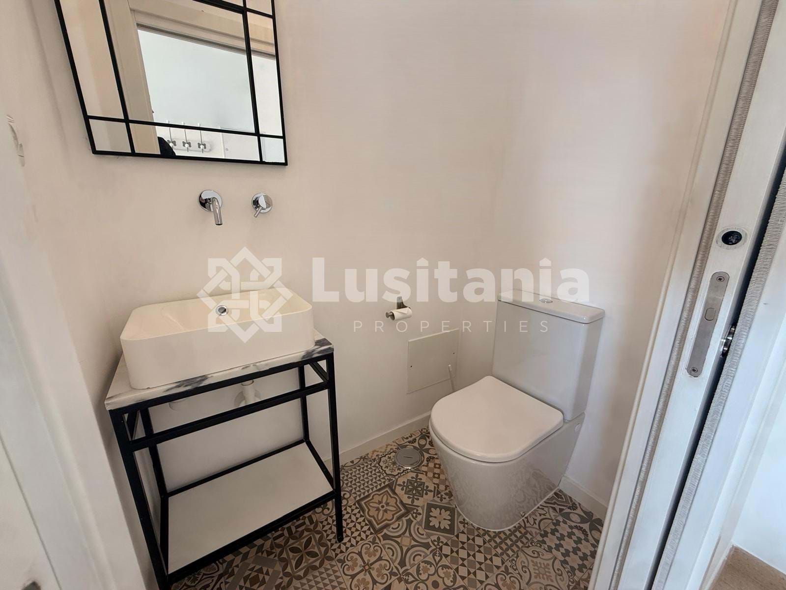 1 Bed, 2 Bath, ApartmentFor Sale, Quarteira, Loulé, Faro, 8125-143