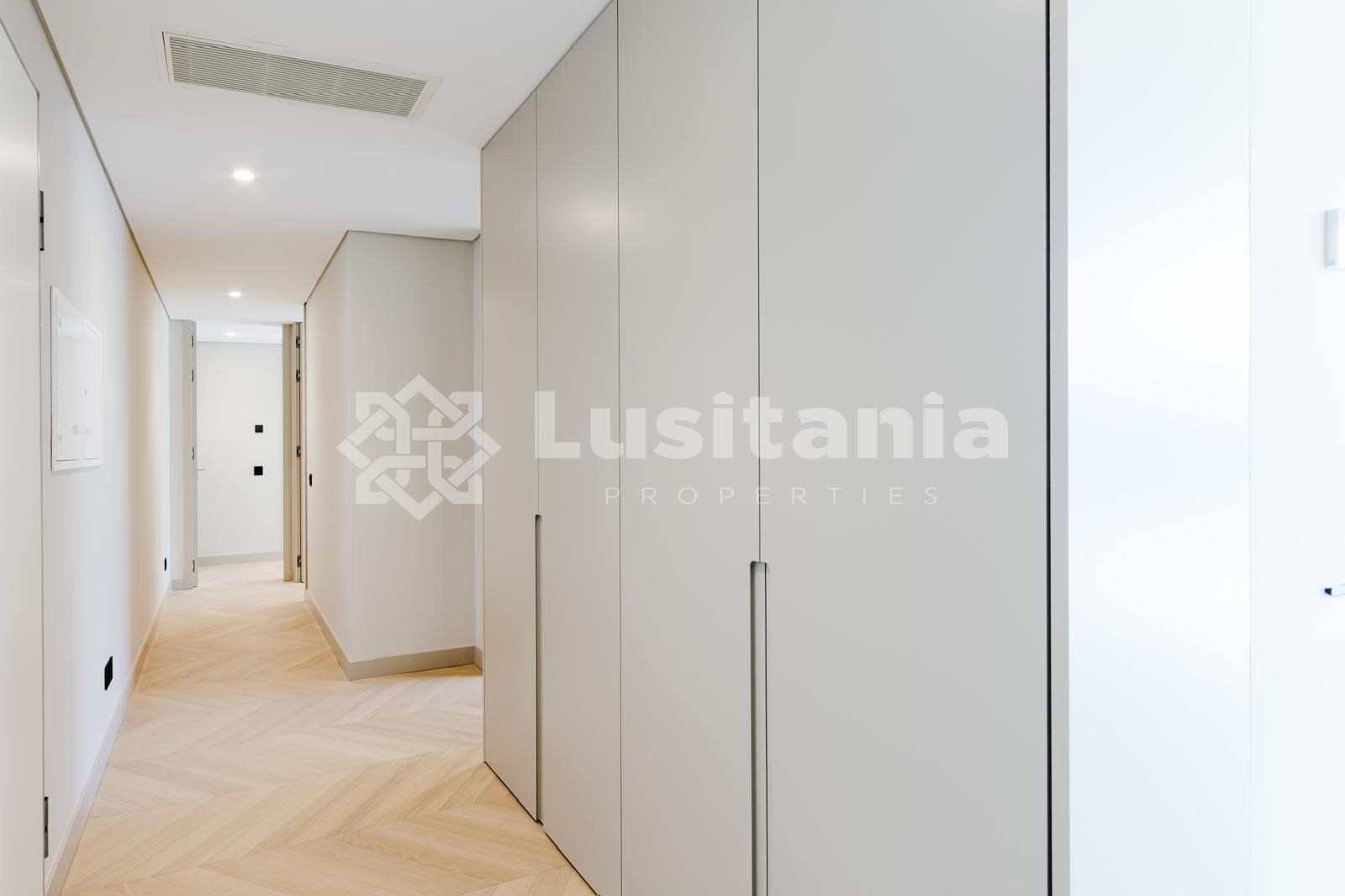 3 Bed, 3 Bath, ApartmentFor Sale, Faro, Faro, 8005-278