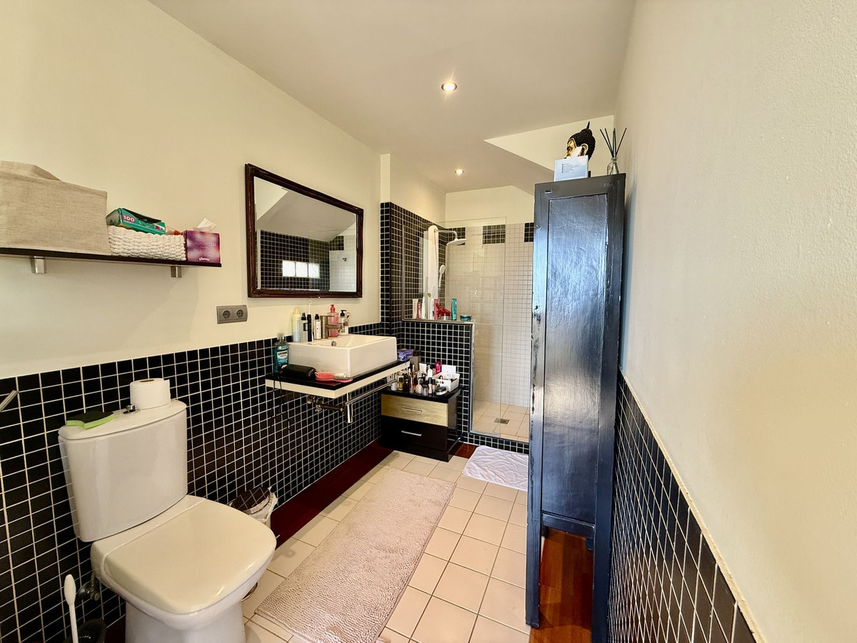 2 Bed, 2 Bath, ApartmentFor Sale, Nagüeles, Malaga